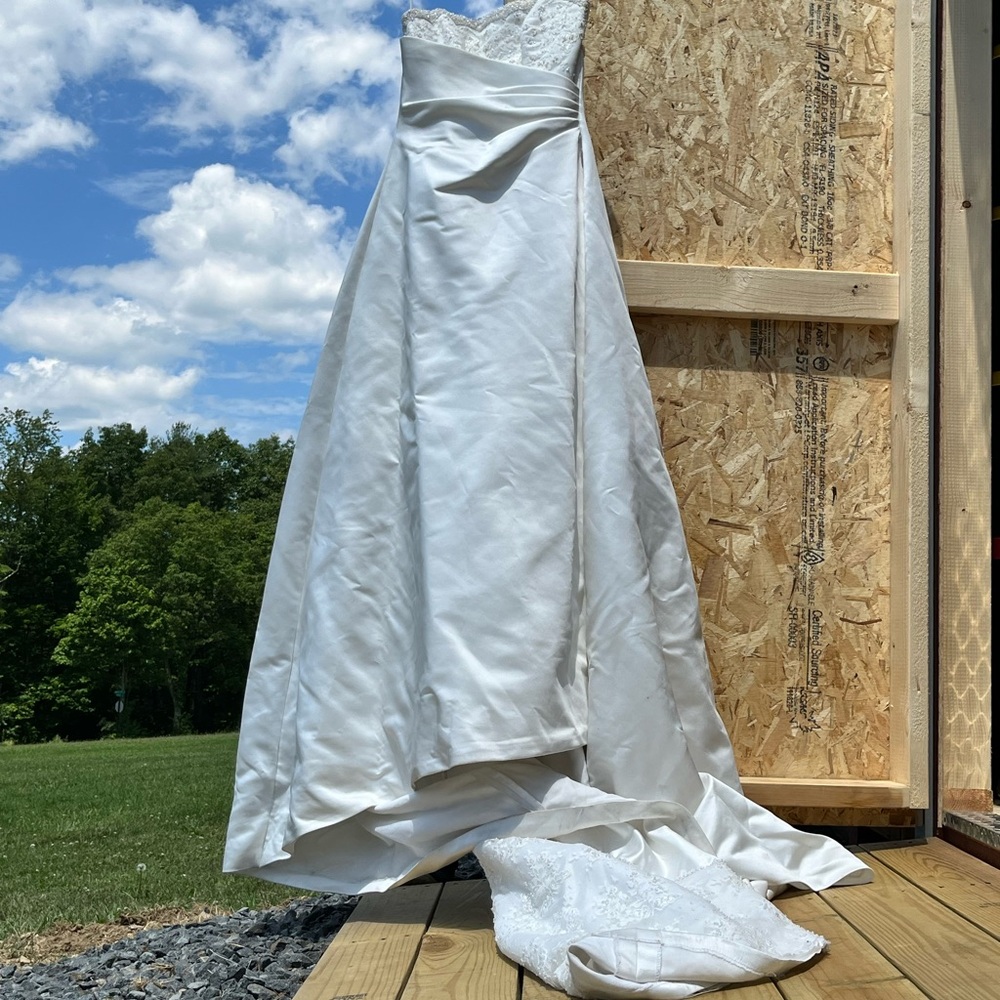Wedding dress , Maggie sottero size 10, cleaned, color white , worn once.